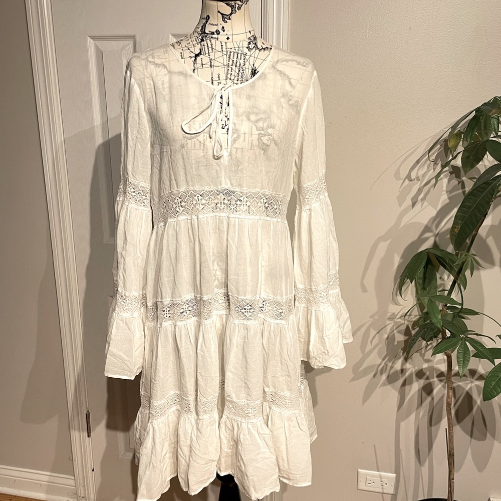 BcBgMaxazria Lace Crochet Coverup dress Bell long sleeve Keyhole Boho Western